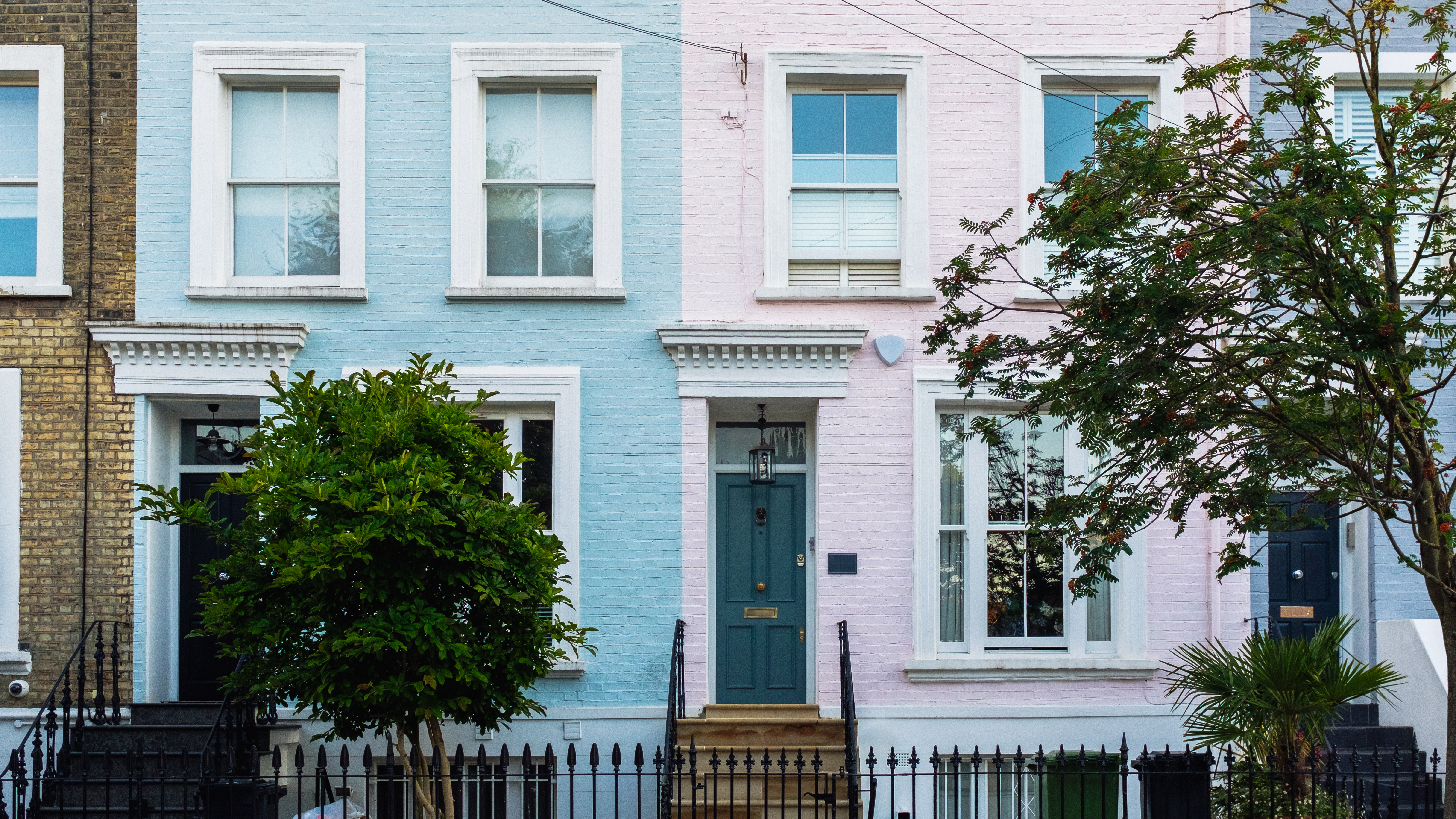 Harmonising Exterior and Interior Styles in Listed Houses: A British Guide